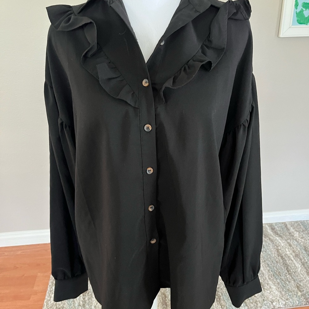 Tiara Women's Black blouse